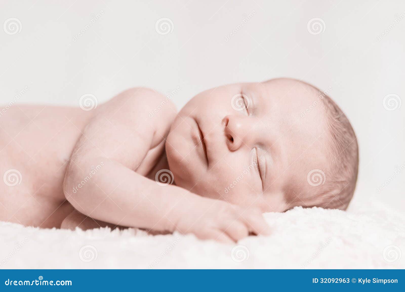 Sorridere Maschio Del Fronte Del Primo Piano Di Sonno Del Neonato Immagine Stock Immagine Di Infanzia Childcare