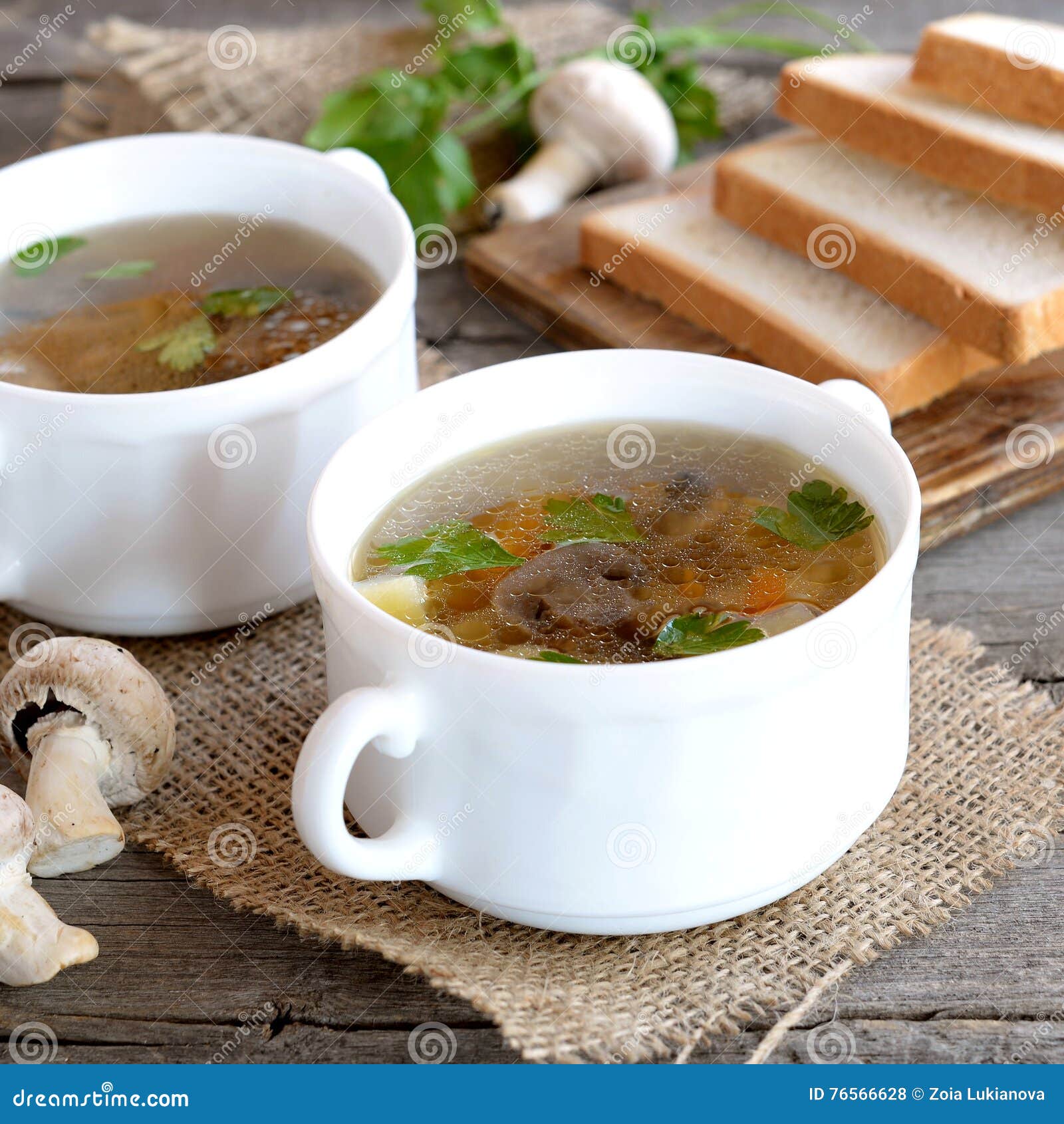 Soupe A Champignons Faite Maison Dans Une Cuvette Tranches De