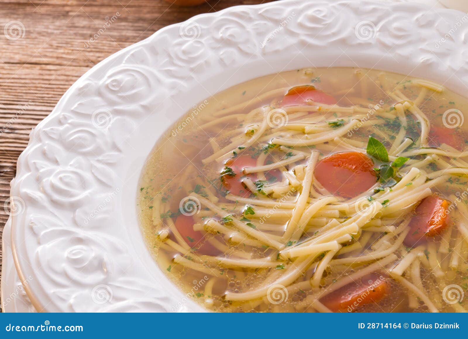 Soupe De Nouilles Avec Le Bouillon De Boeuf Photo stock Image du