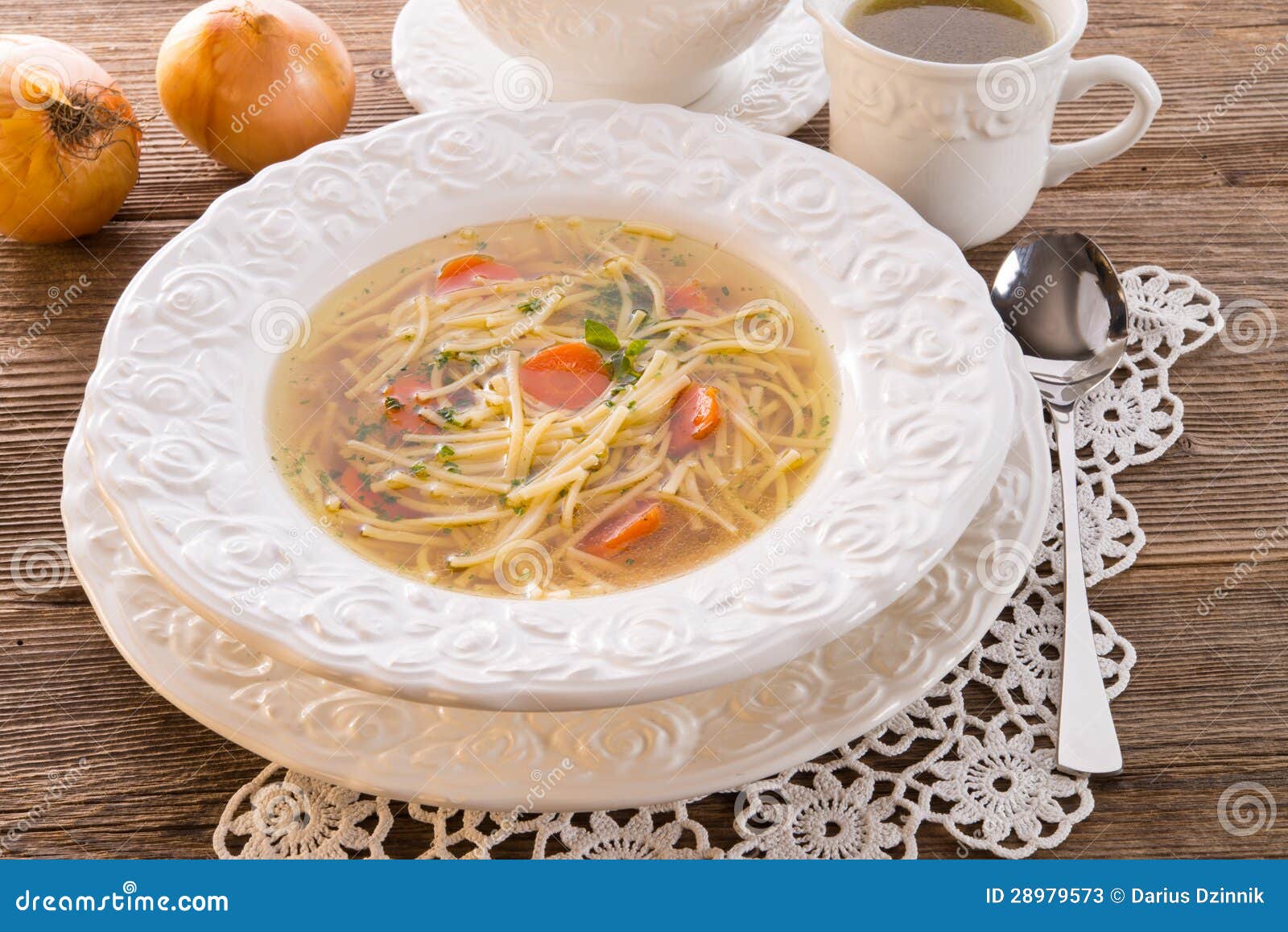 Soupe De Nouilles Avec Le Bouillon De Boeuf Image stock Image du