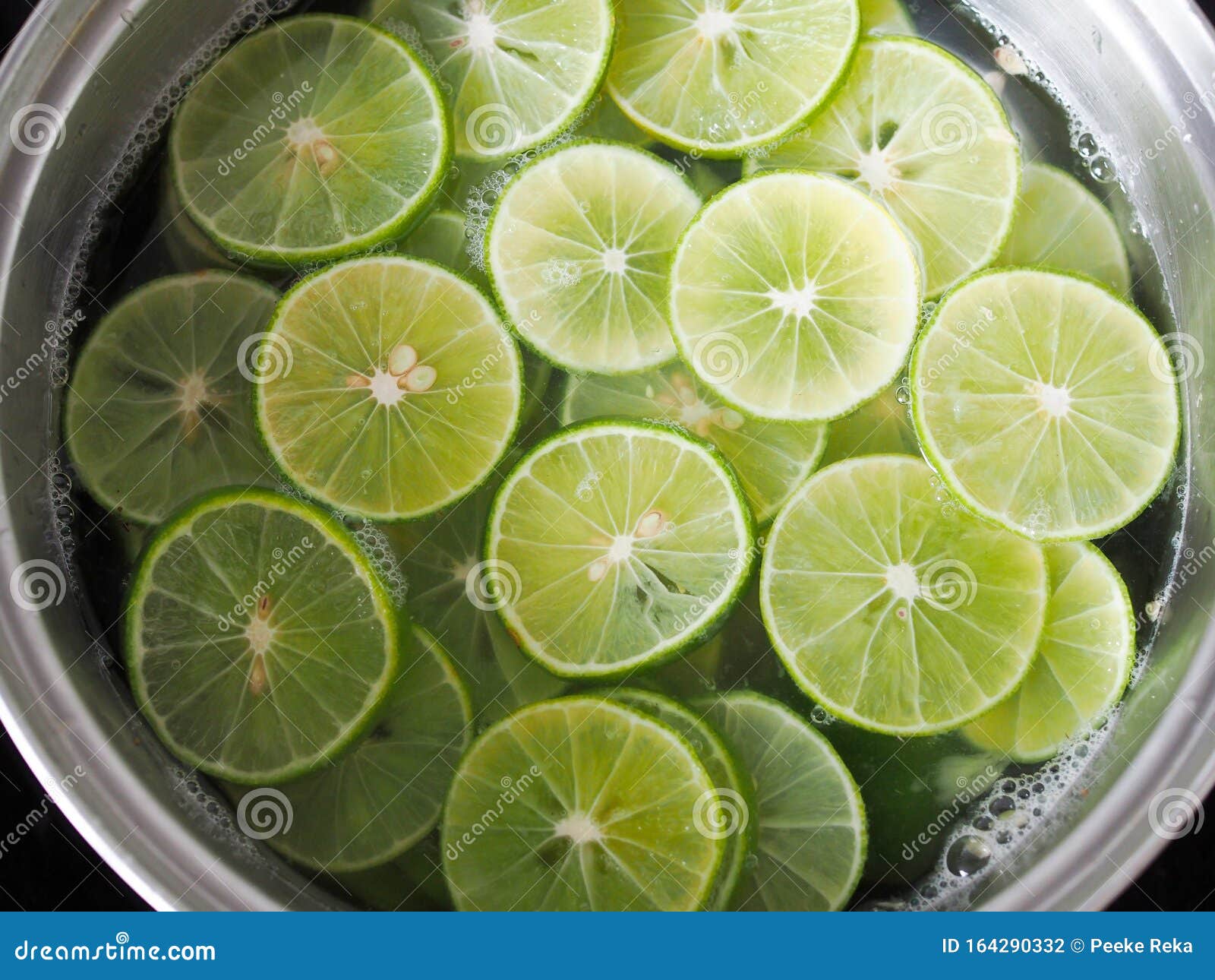 winkelwagen Leesbaarheid Gezichtsvermogen Top View of a Slice of Green Lime, Sliced ​​lemon in Boiling Water Pot Stock Photo - Image of fresh, herbal: 164290332 winkelwagen Leesbaarheid Gezichtsvermogen Top View of a Slice of Green Lime, Sliced ​​lemon in Boiling Water Pot Stock Photo - Image of fresh, herbal: 164290332