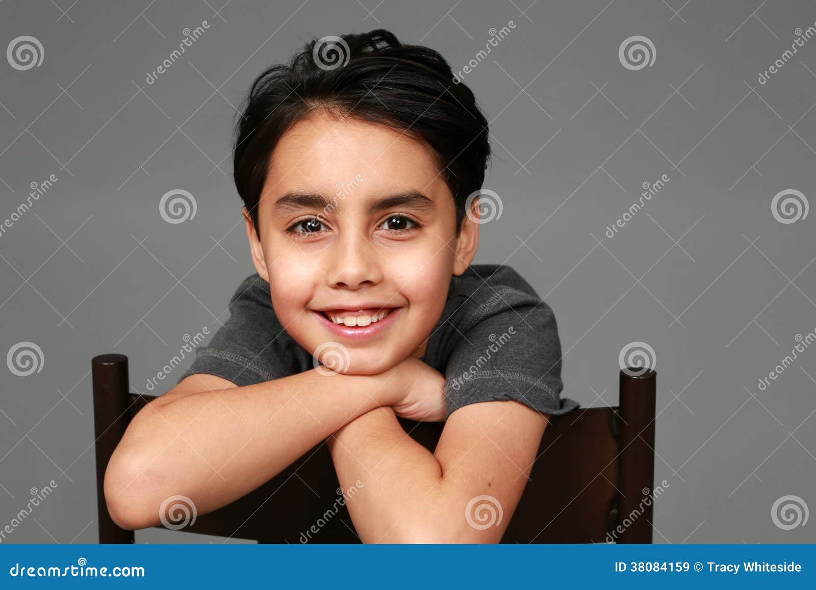 Sourire De Garcon De Metis Image Stock Image Du Indigene