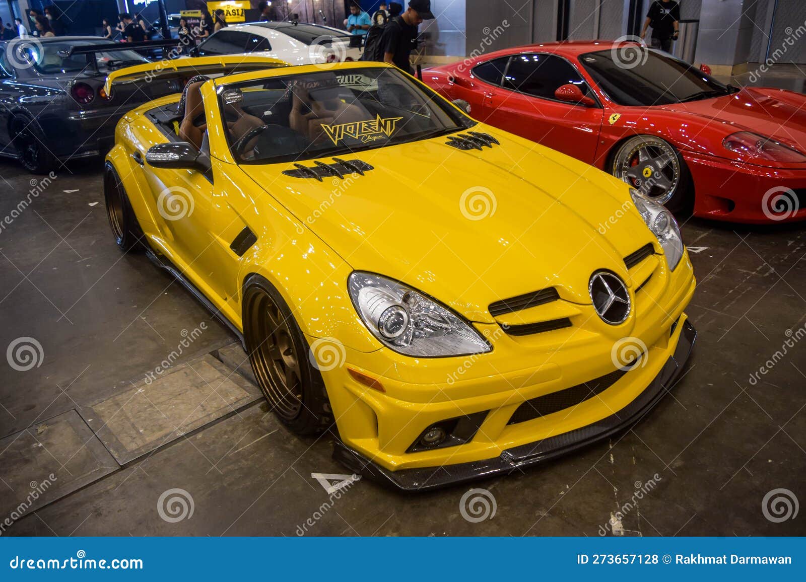 https://thumbs.dreamstime.com/z/south-tangerang-indonesia-february-yellow-mercedes-benz-slk-class-modified-owner-displayed-elite-showcase-r-273657128.jpg