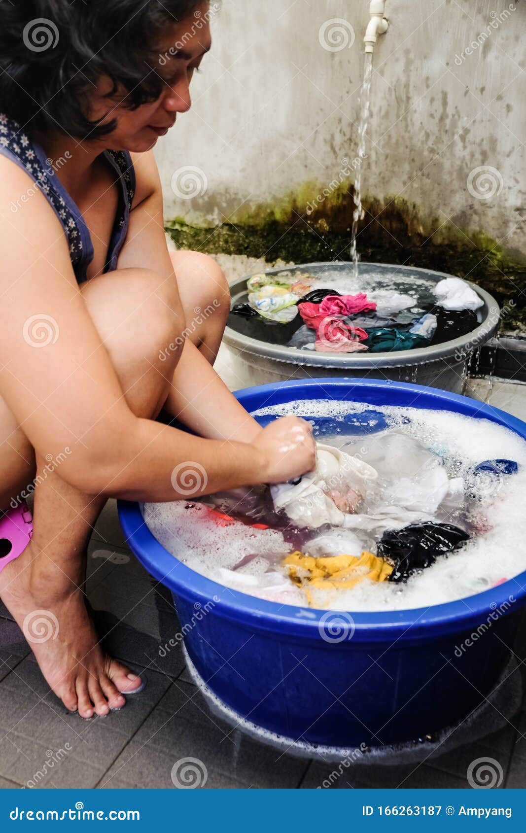 https://thumbs.dreamstime.com/z/southeast-asian-stay-home-mother-doing-laundry-washing-clothes-traditionally-hands-166263187.jpg