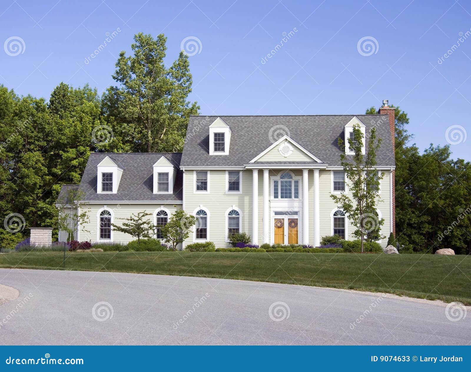 Southern Colonial Estate stock image. Image of modern 9074633