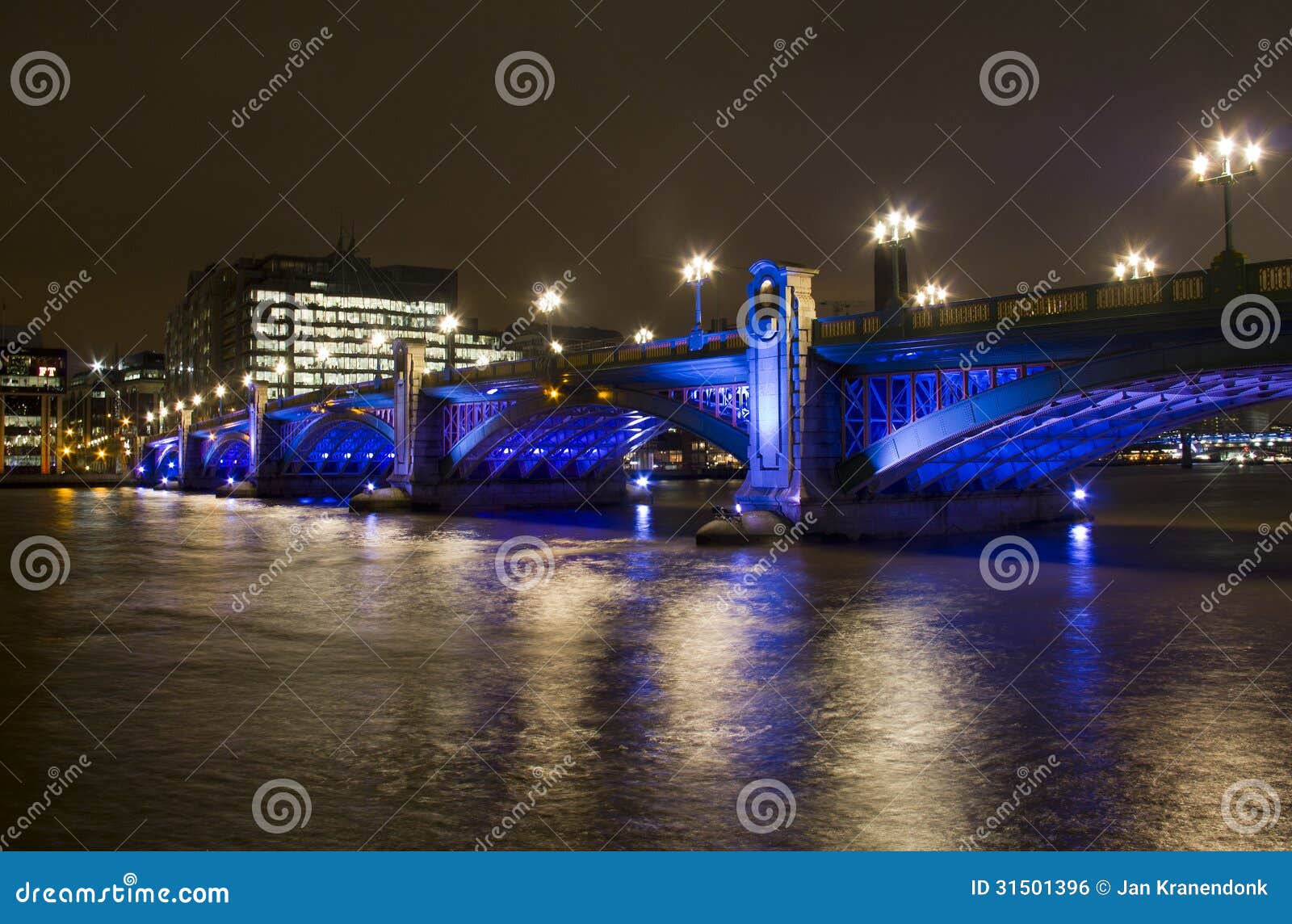 southwark bridge in london
