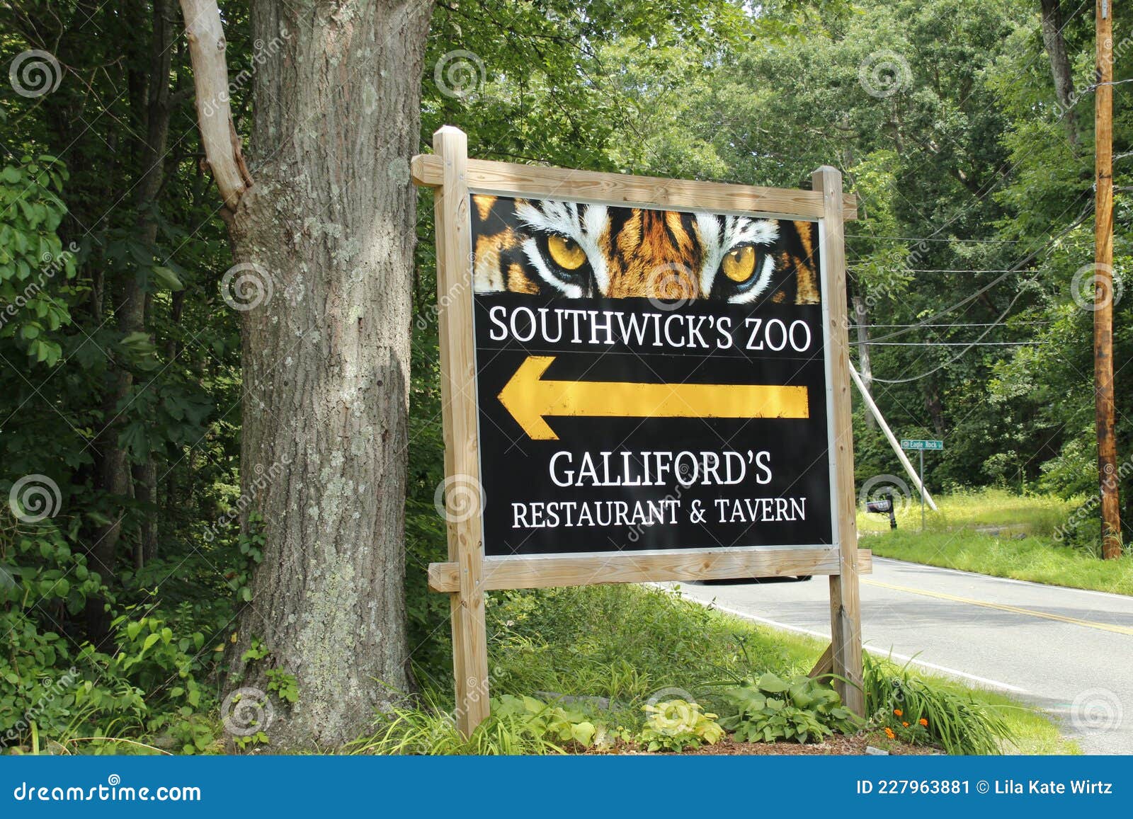 Southwick`s ZOo Sign, Gallifords Restaurant Mendon Mass Editorial Photo