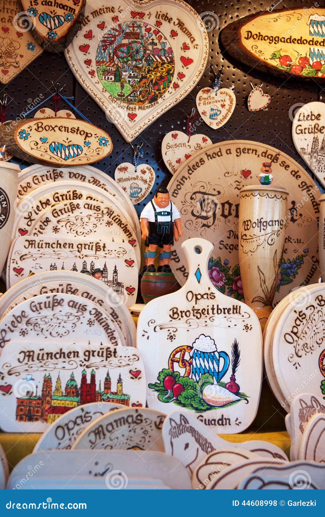 Suveniri - Page 13 Souvenirs-oktoberfest-munich-wooden-boards-traditional-german-folk-festival-germany-44608998