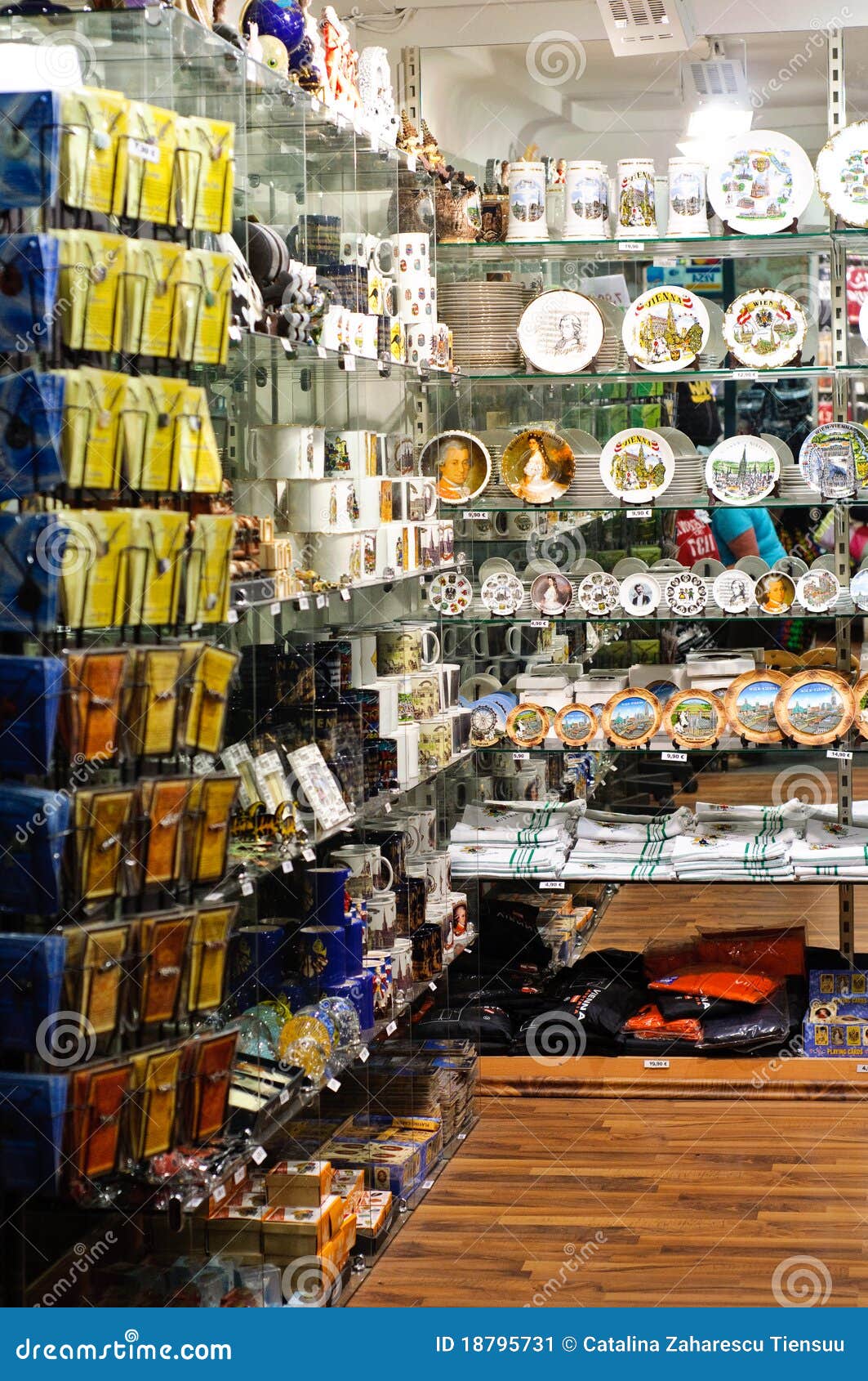 Souvenirs shop in Vienna editorial photo. Image of vacation 18795731