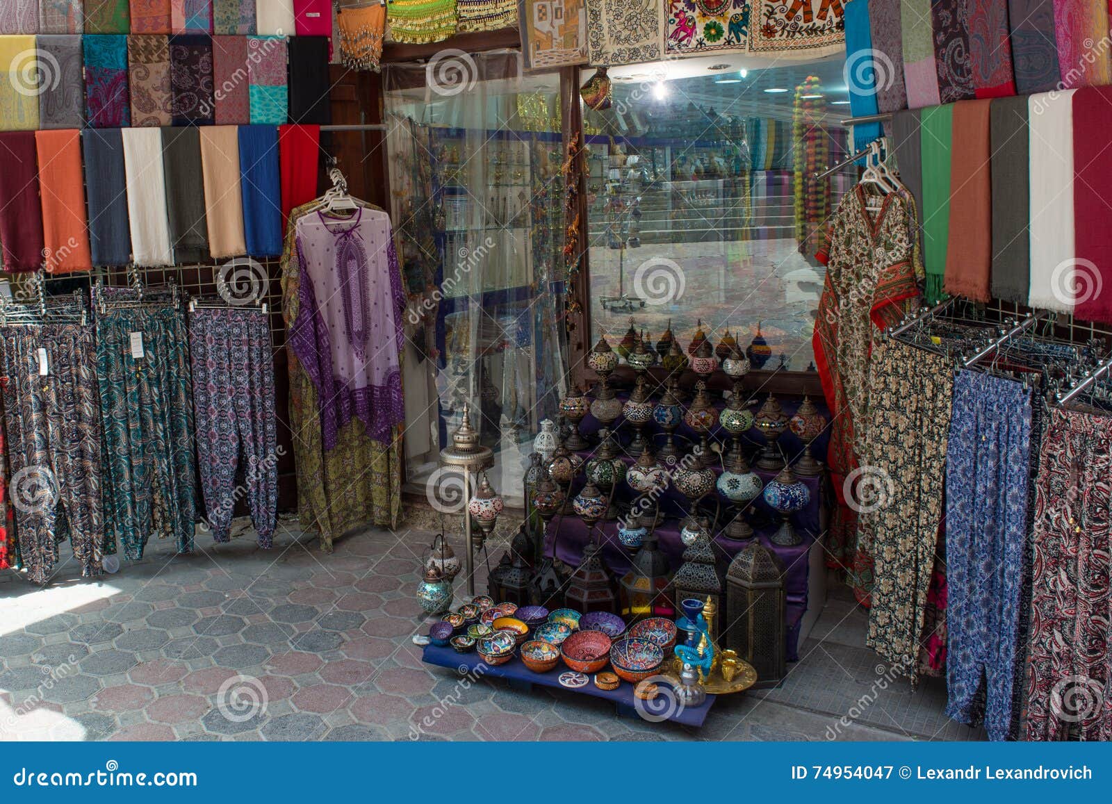 Souvenirs store in Dubai stock image. Image of commerce 74954047