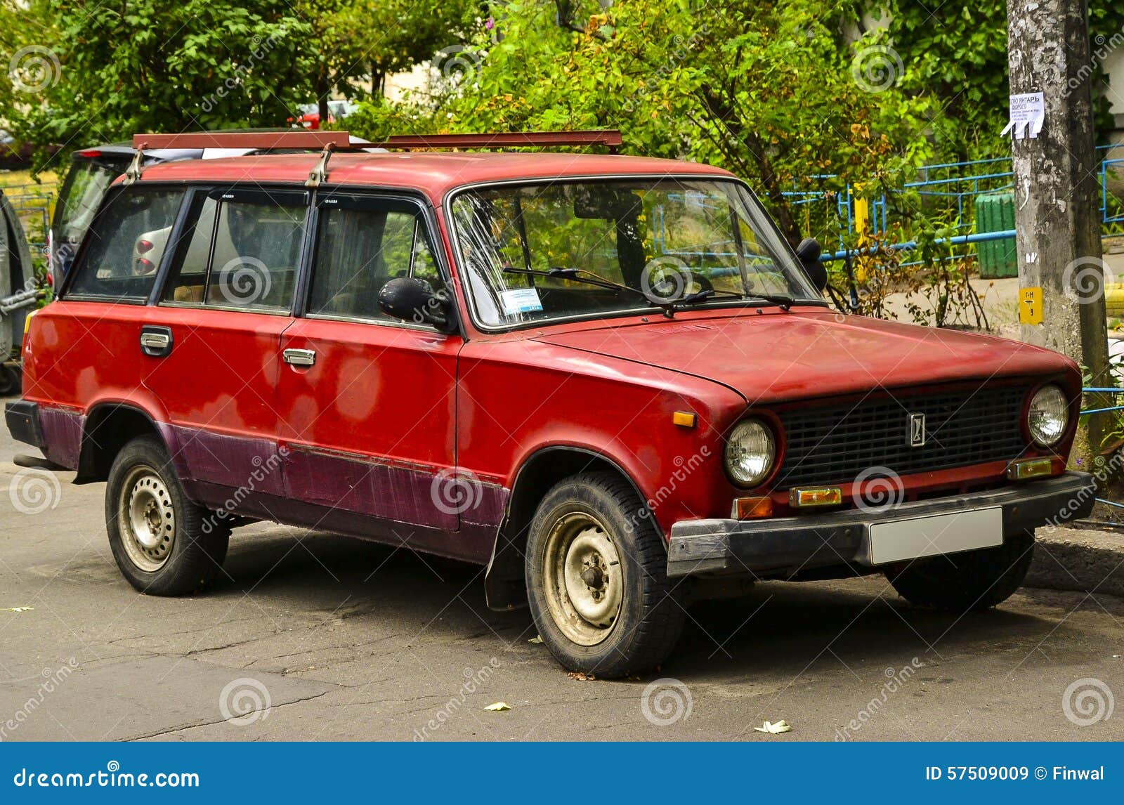 Sowjetisches Auto Lada Vaz-2102 Redaktionelles Stockbild - Bild von  klassisch, geparkt: 57509009