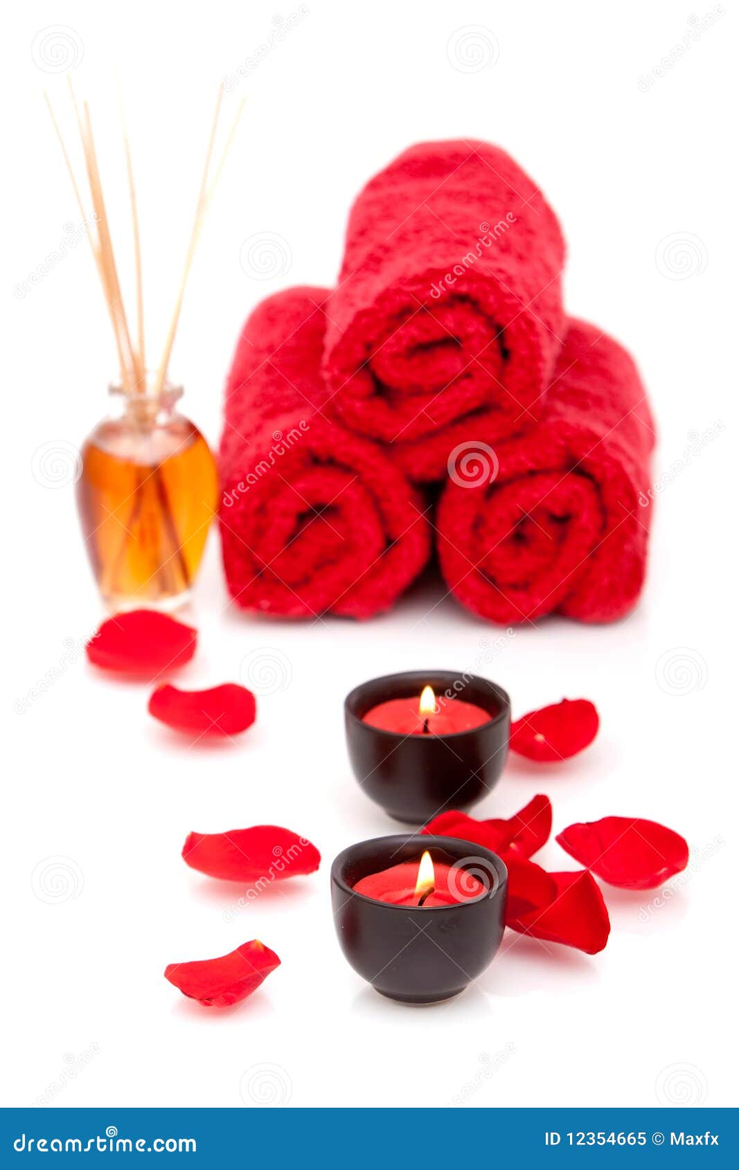 Spa candles and towels stock image. Image of relaxation 12354665
