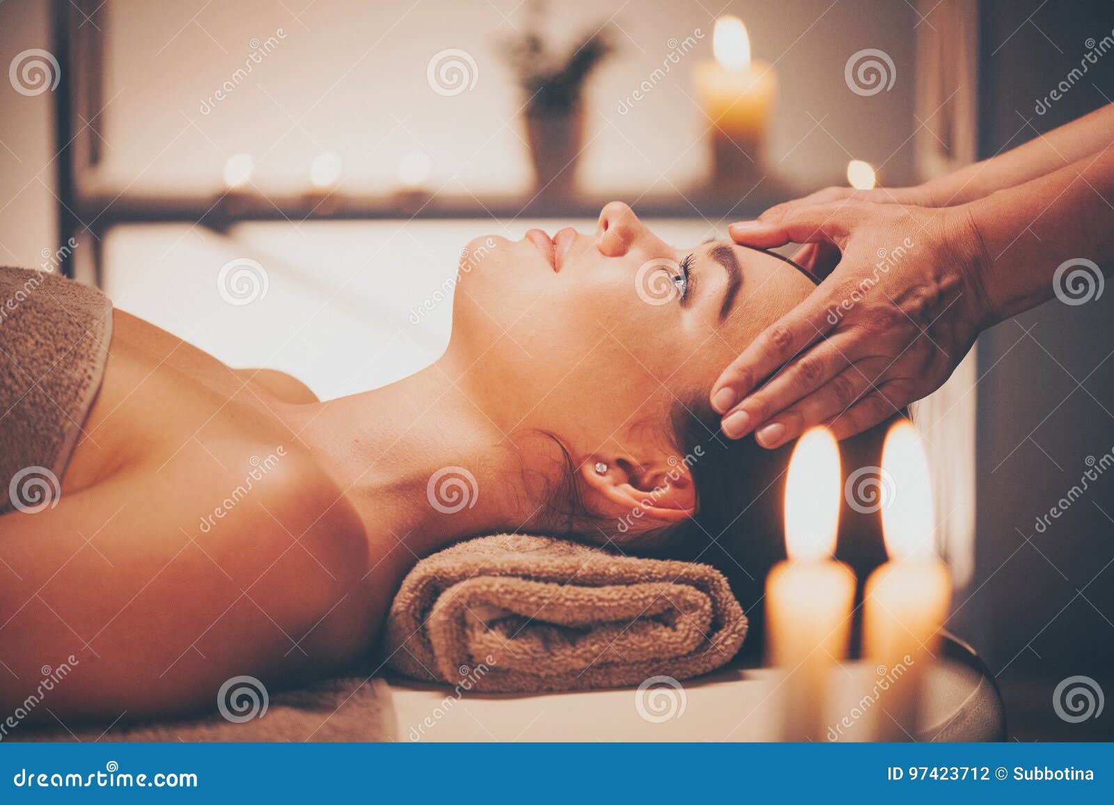 https://thumbs.dreamstime.com/z/spa-facial-massage-brunette-woman-enjoying-relaxing-face-massage-beauty-salon-97423712.jpg