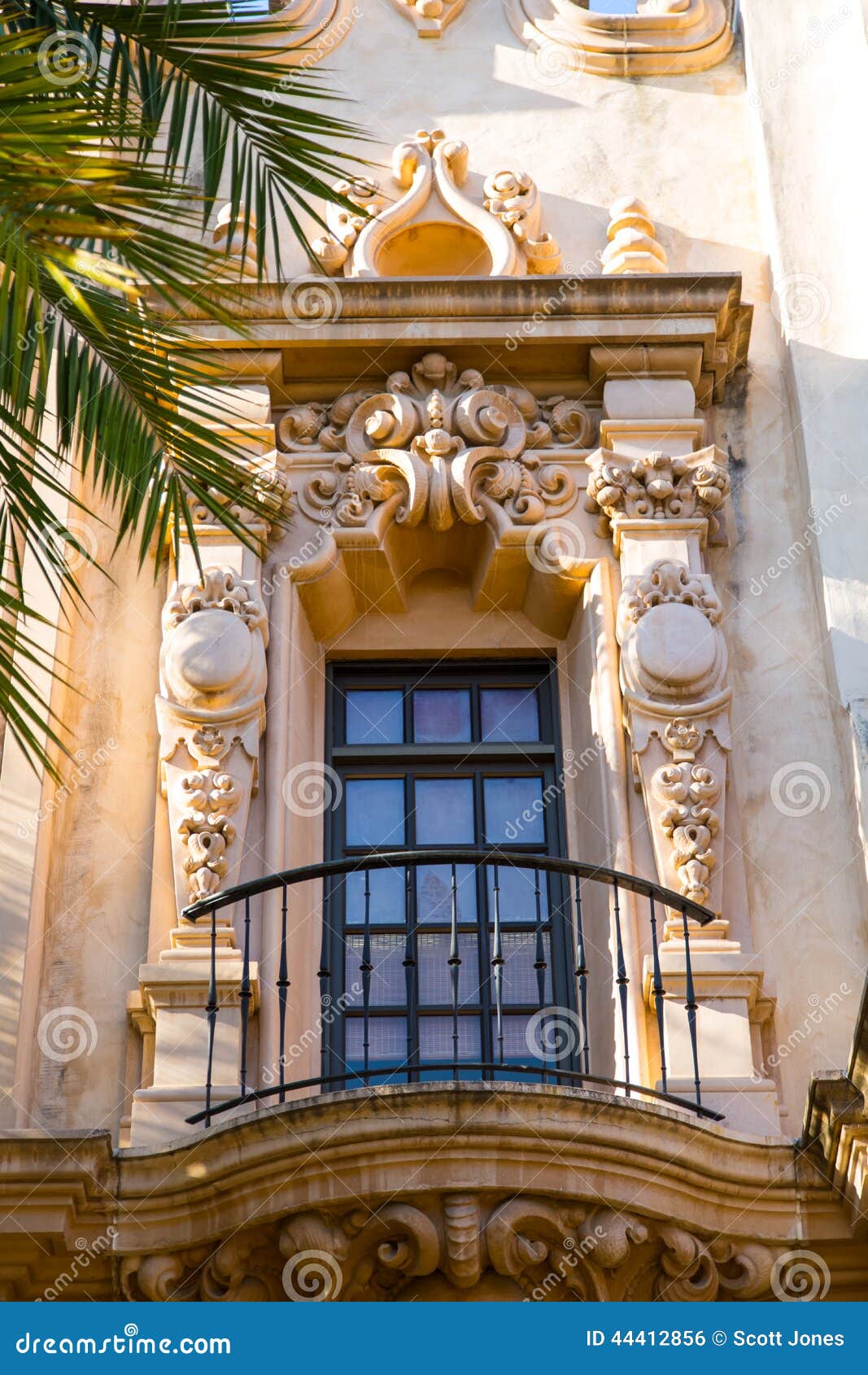 Spaans balkon stock foto afbeelding: 44412856