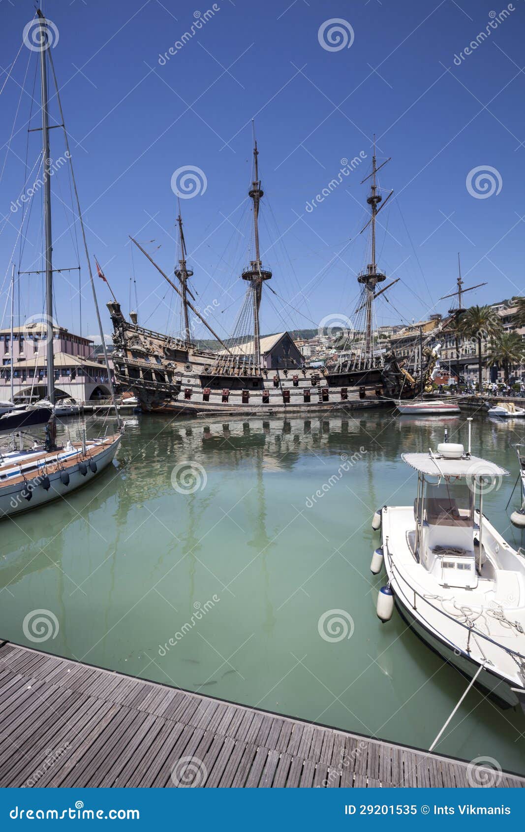 Spaanse Galjoenreplica in Genoa Oldhaven Stock Afbeelding Image of