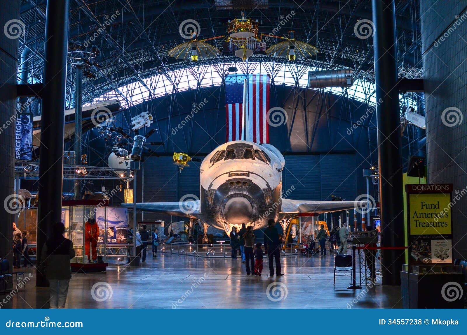 Space Shuttle Discovery At National Air And Space Museum - Udvar-Hazy Center Editorial Stock ...
