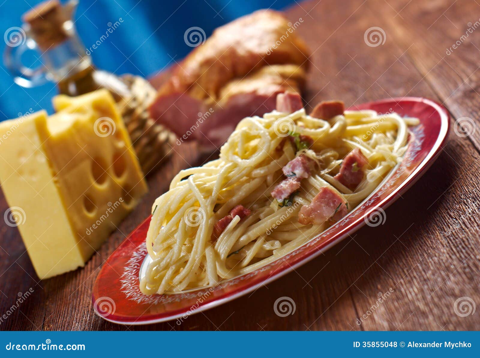 Sycylijczyk domowej roboty   makaron - delizioso spaghetti Carbonara z baleronem