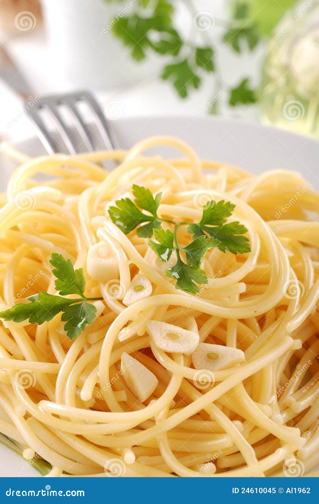 spaghetti with garlic and oil