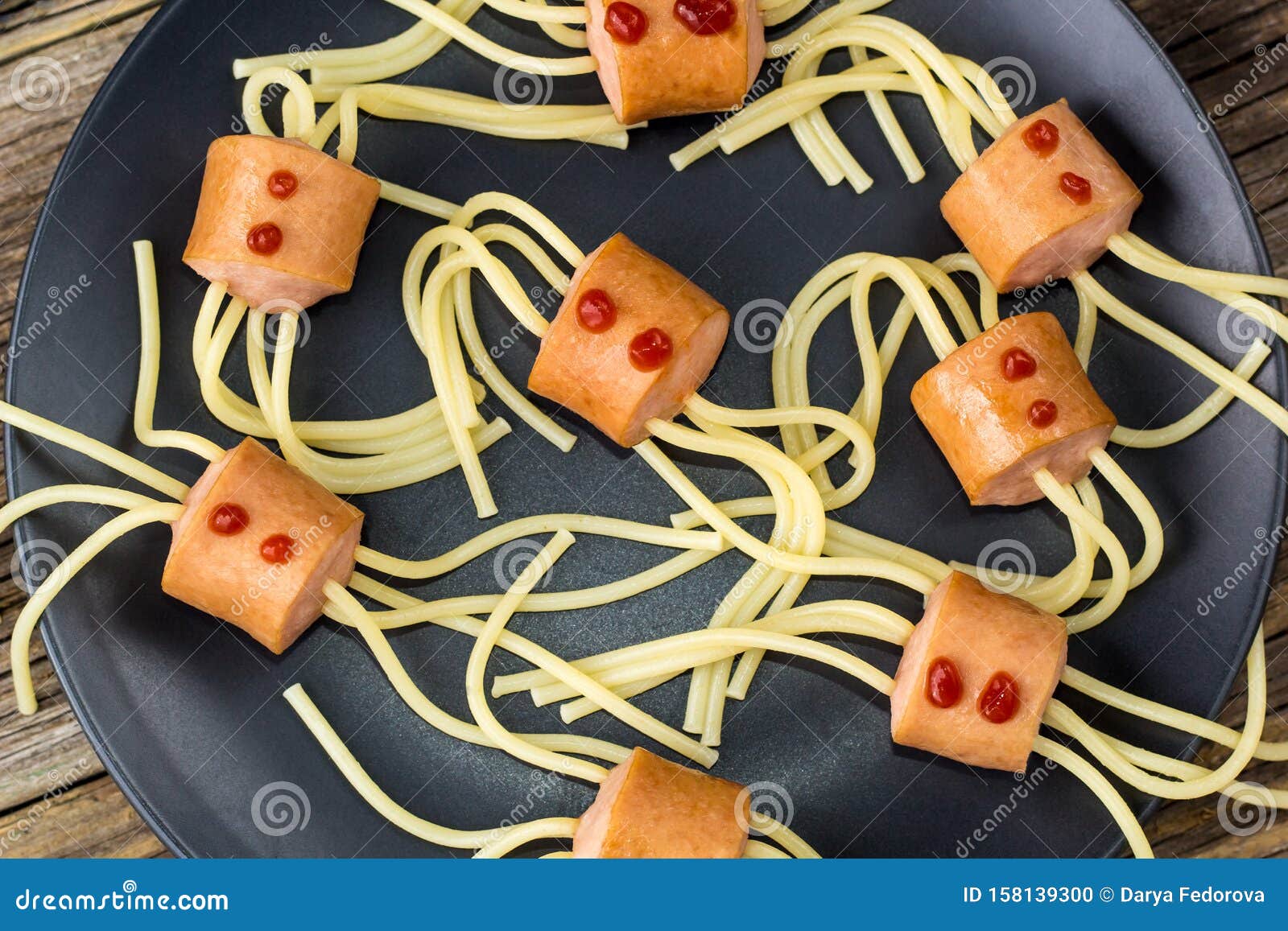Bambini Spaghetti-mit-Würstchen-Spieße