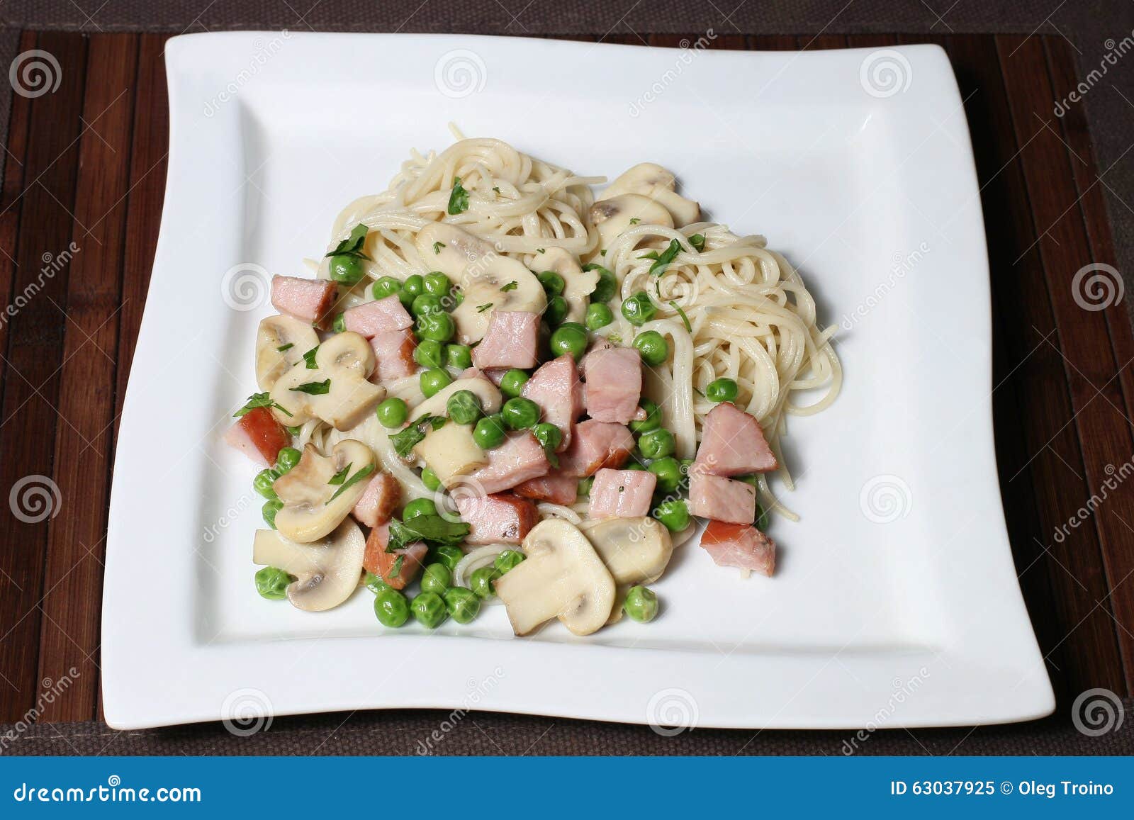 Spaghetti with Mushrooms, Ham and Peas Stock Image Image of healthy