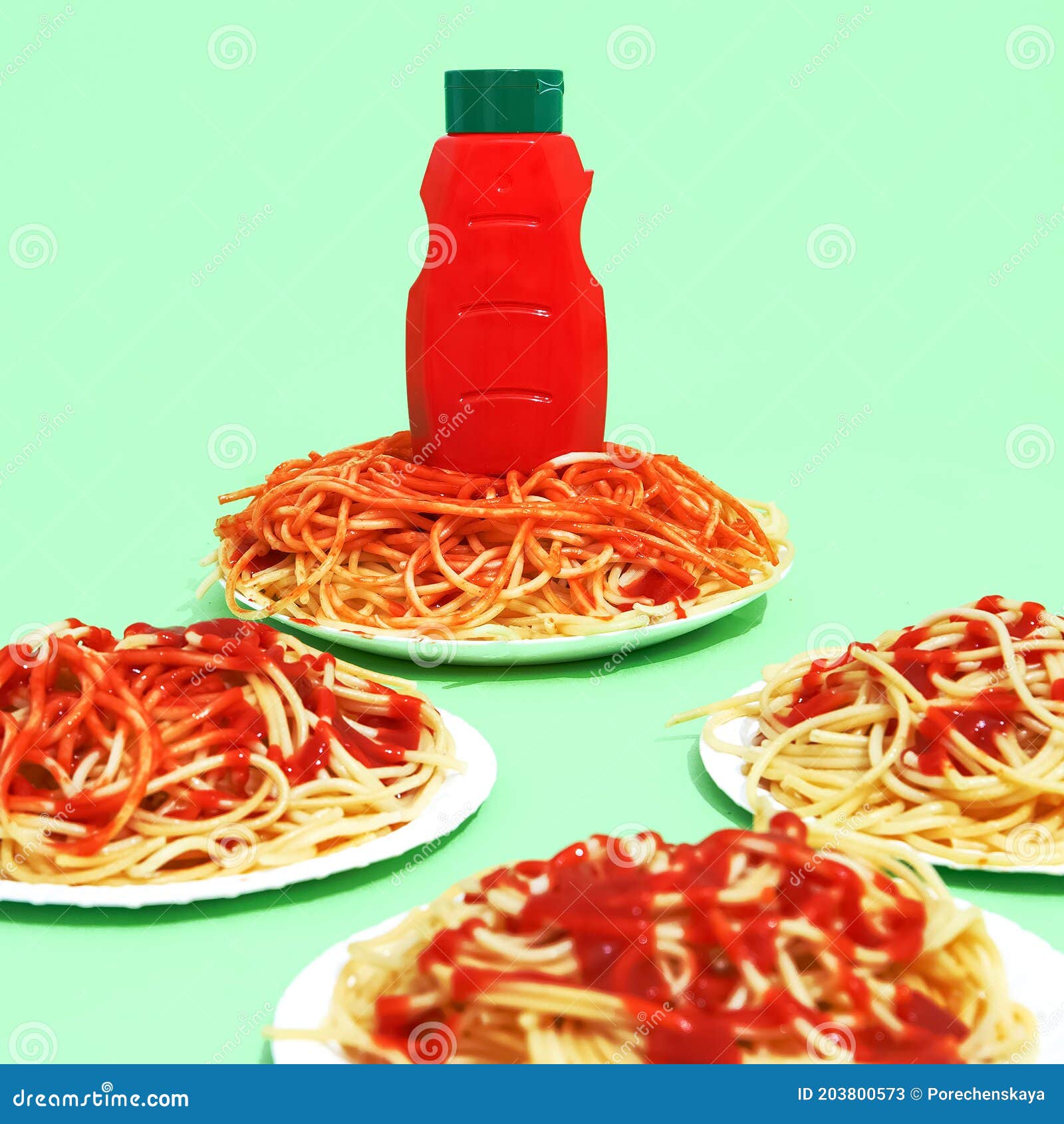 Mì ống ketchup luôn là lựa chọn yêu thích của nhiều người khi cần một bữa ăn nhanh và tiện lợi. Hình ảnh hấp dẫn liên quan đến mì ống ketchup và màu xanh lá cây iso sẽ khiến bạn cảm thấy ngon miệng và vui vẻ.