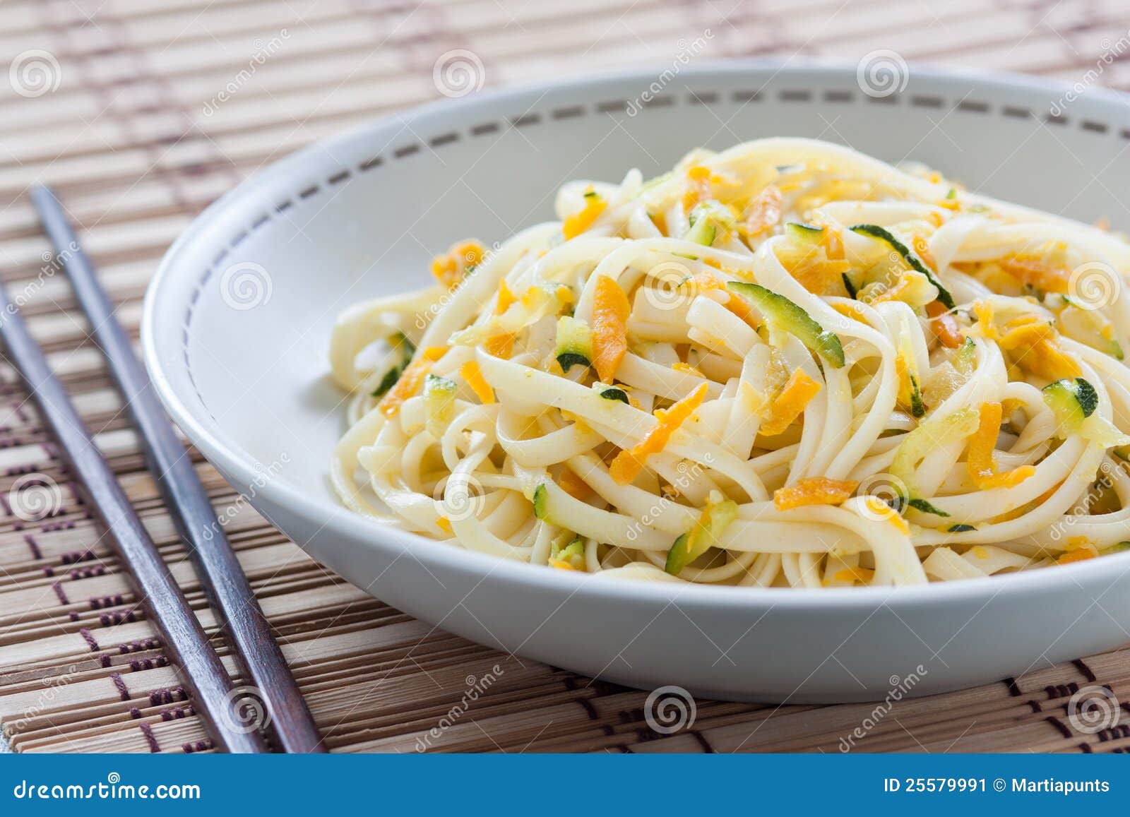 spaghetti sauteed with vegetables