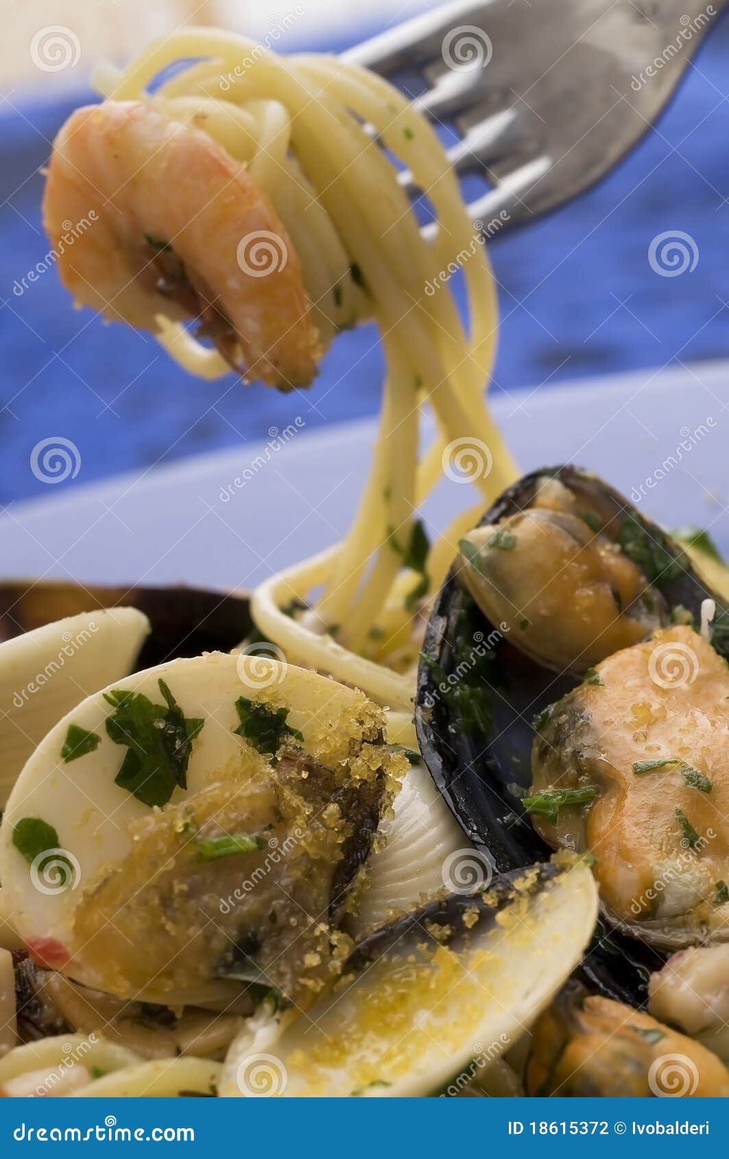 spaghetti with seafood