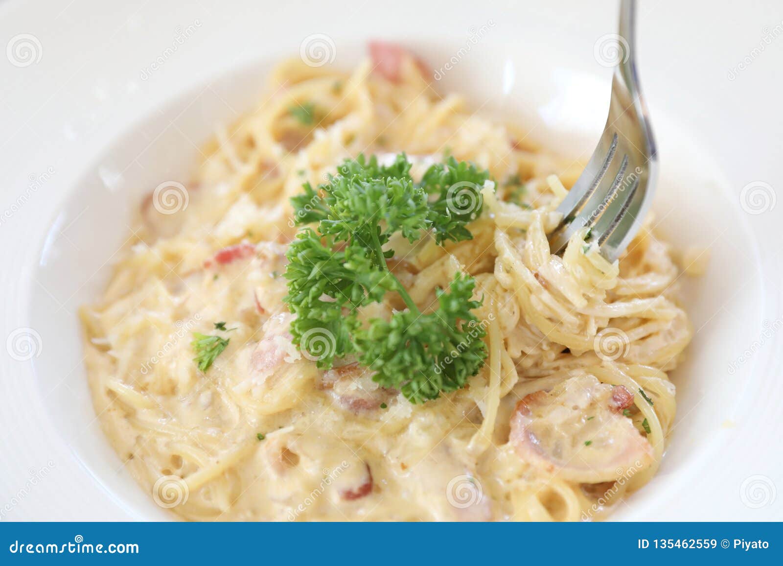 Spaghetti White Sauce Spaghetti Carbonara With Bacon And Garlic Stock Image Image Of Mediterranean Dinner