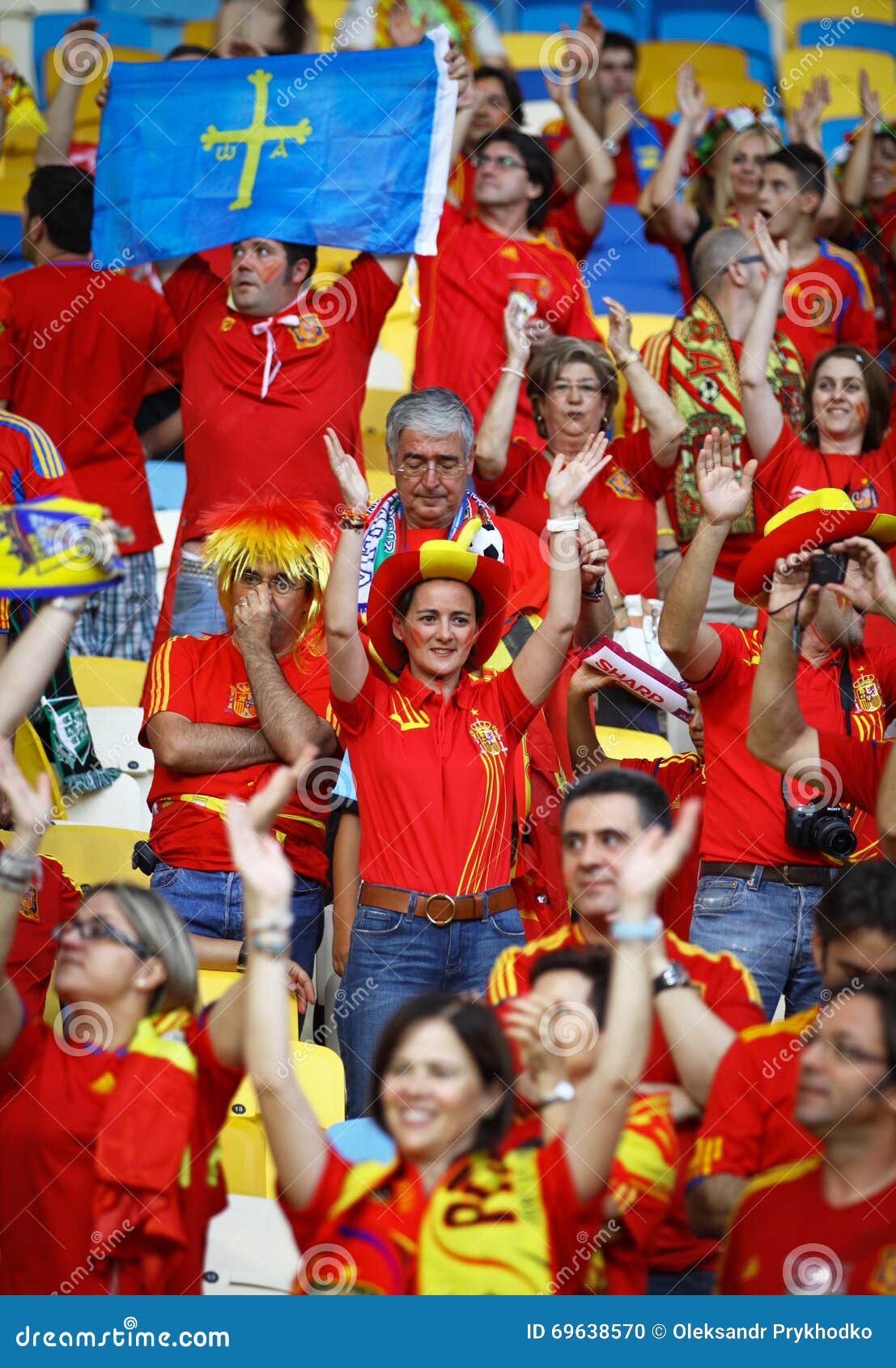 Spain National Football Team Supporters Editorial Image - Image of ...