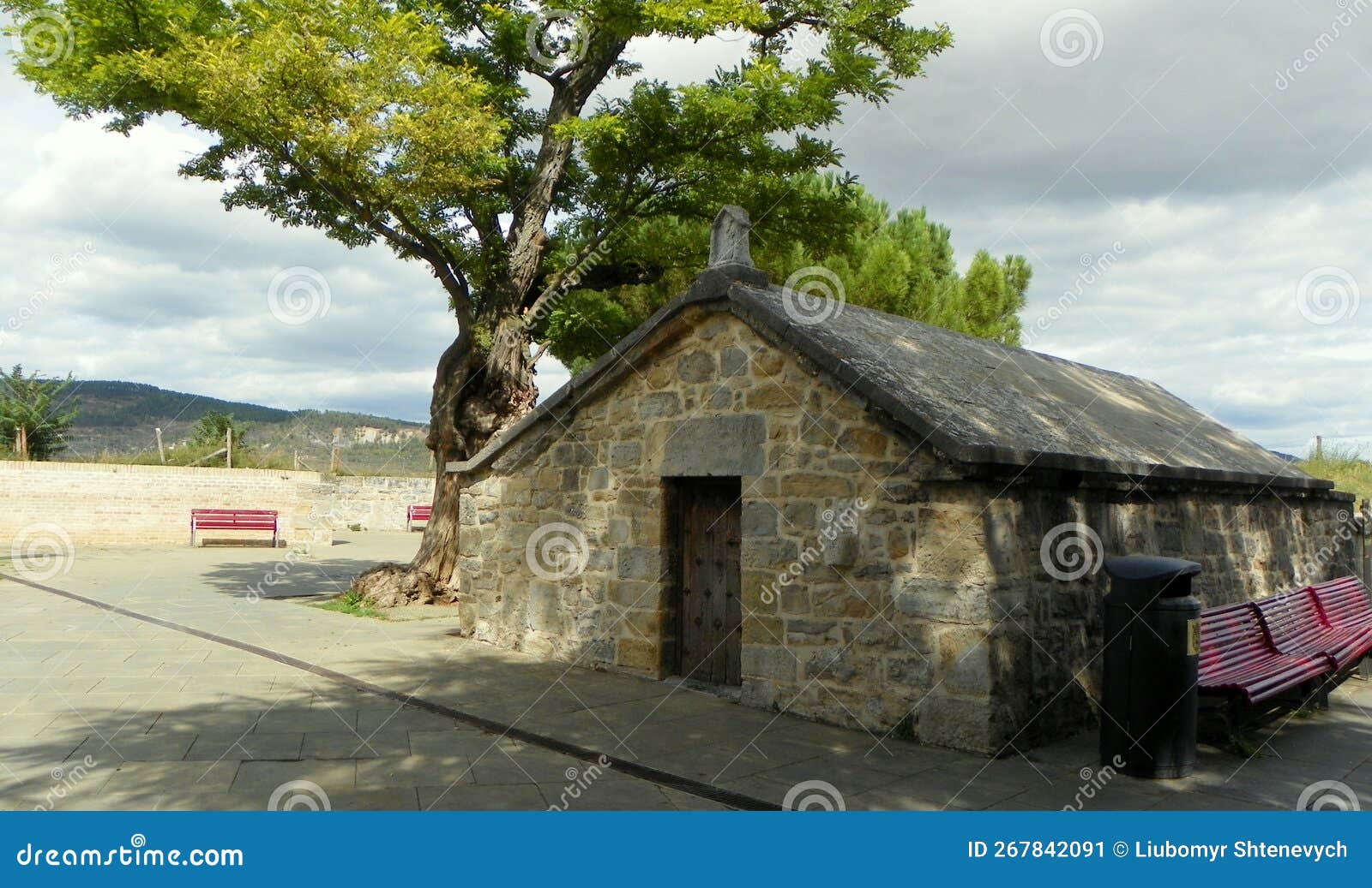 spain, pamplona, ronda obispo barbazan, mirador del caballo blanco, tree and stone building