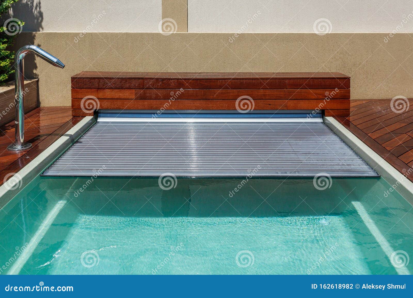 span for pool. rolling coating. pool protection. rollete. security. pure water. pool protection system