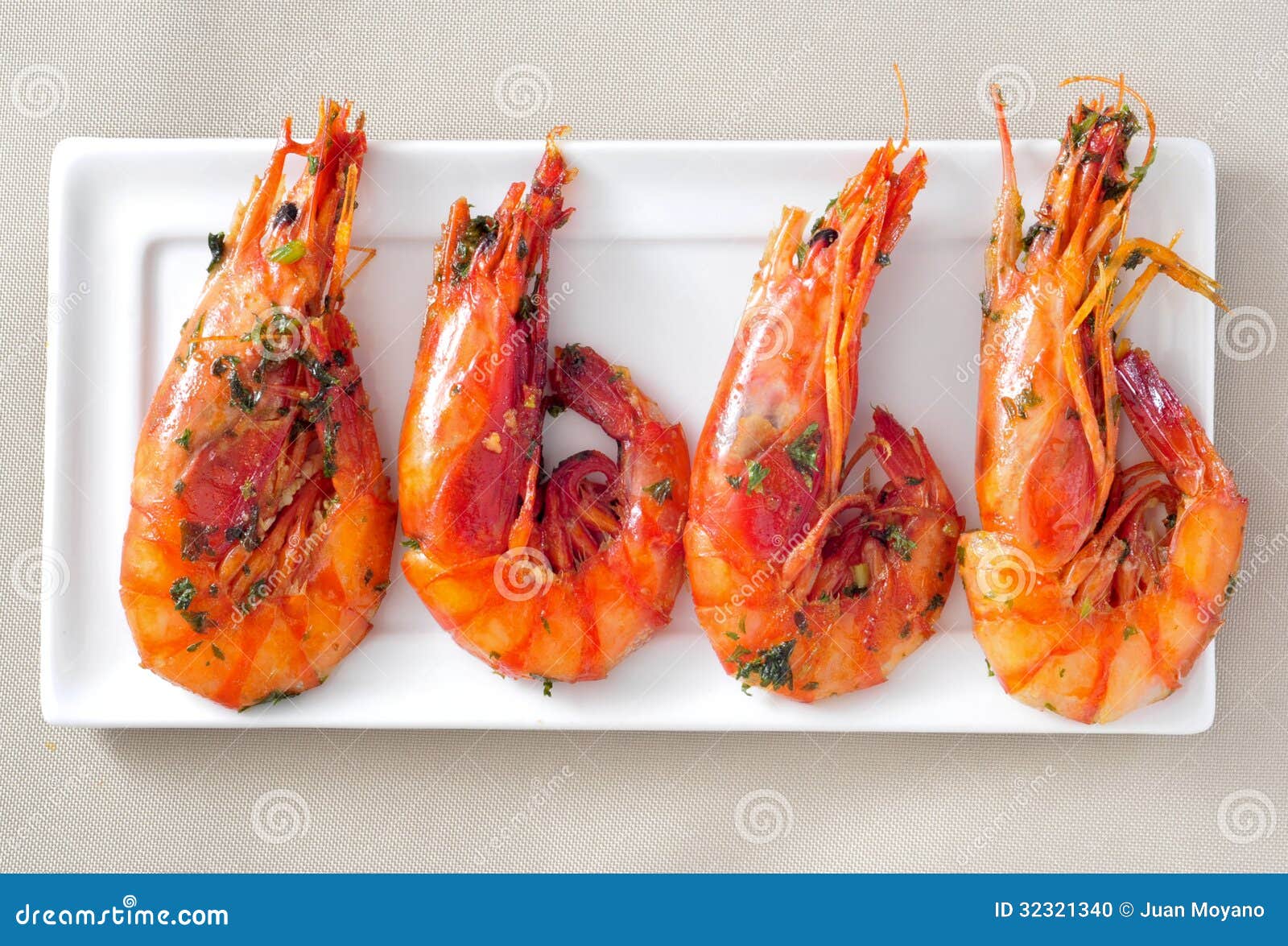 Spanische Garnelen Mit Knoblauch Und Petersilie Stockfoto - Bild von ...