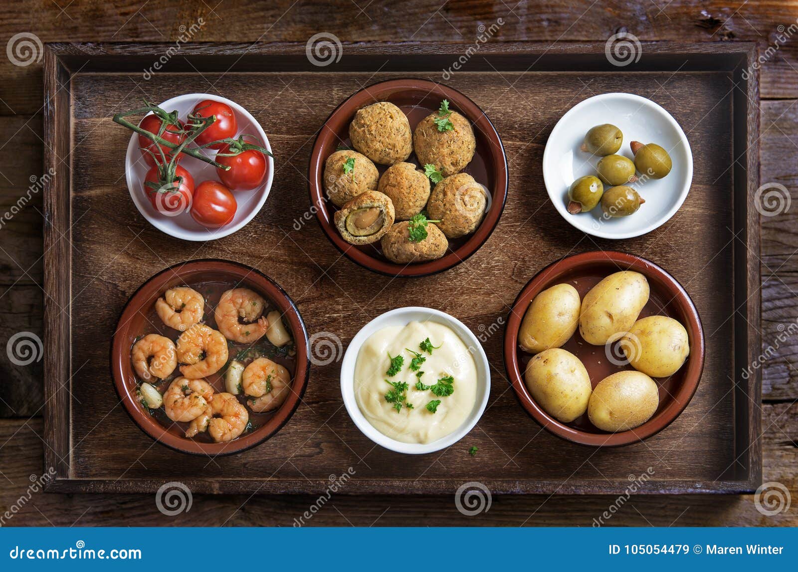 Spanische Tapas Wie Gebackene Oliven, Garnelengarnelen, Kartoffeln, Tom ...