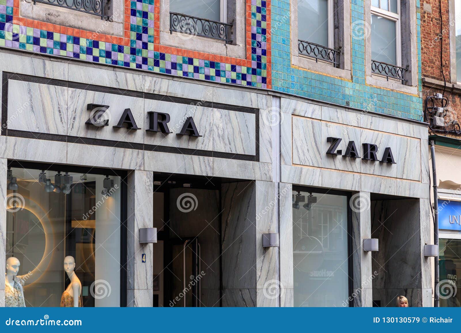 Zara storefront editorial stock image. Image of accessories - 130130579