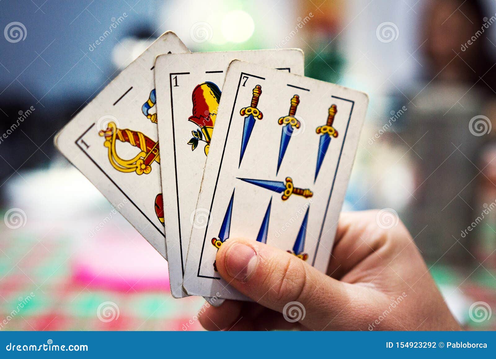 spanish game cards truco