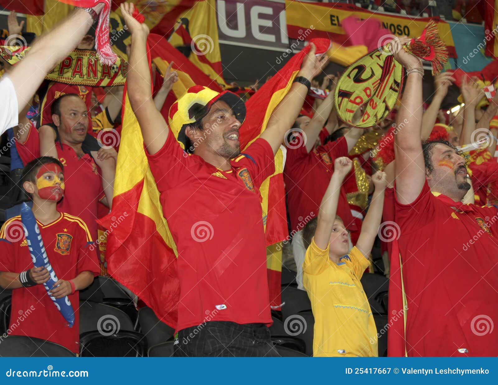Spanish national team fans editorial photography. Image of celebrate ...
