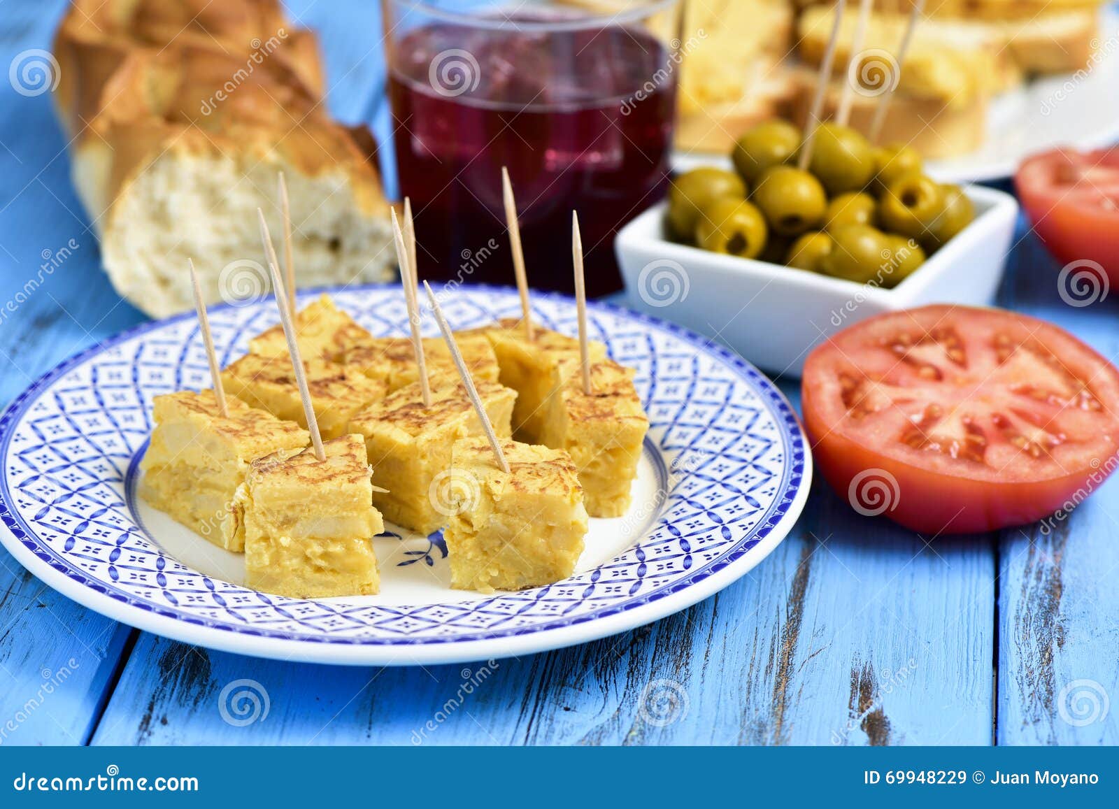 spanish omelet, olives and tinto de verano