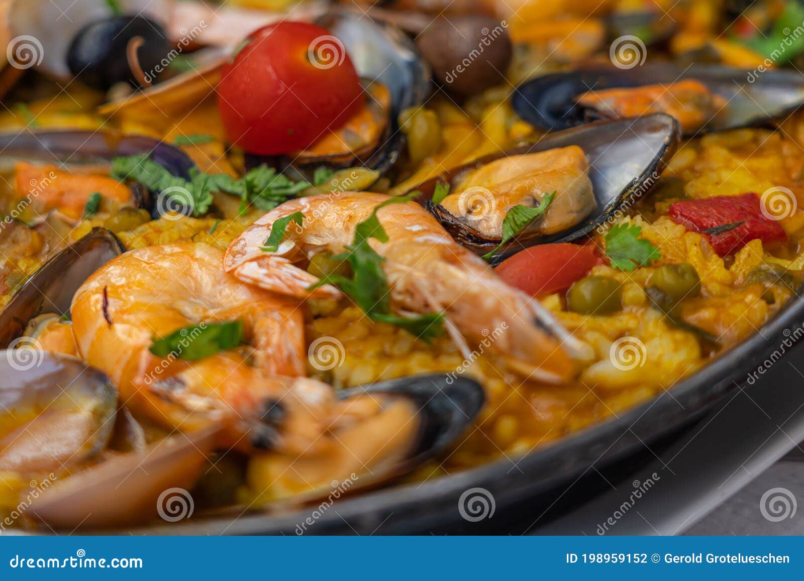spanish seafood paella de marisco, paella marinera