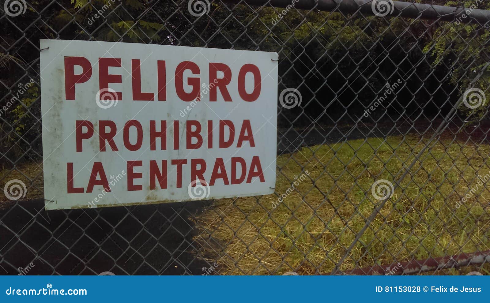 spanish sign peligro prohibida la entrada