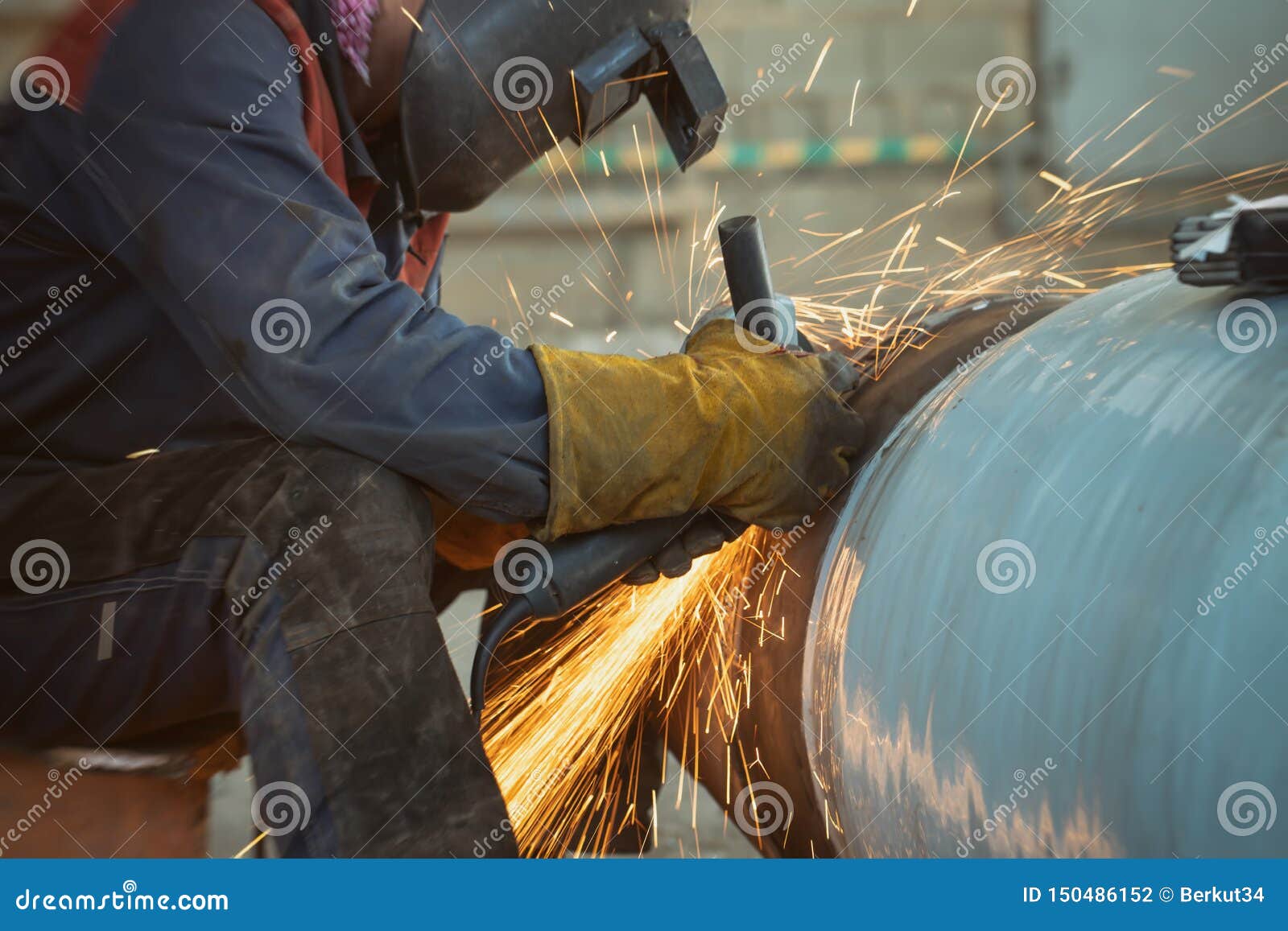 Butt Weld Of Welding Of A Pipeline DN50 To A Tee And A Pipe. Oil And