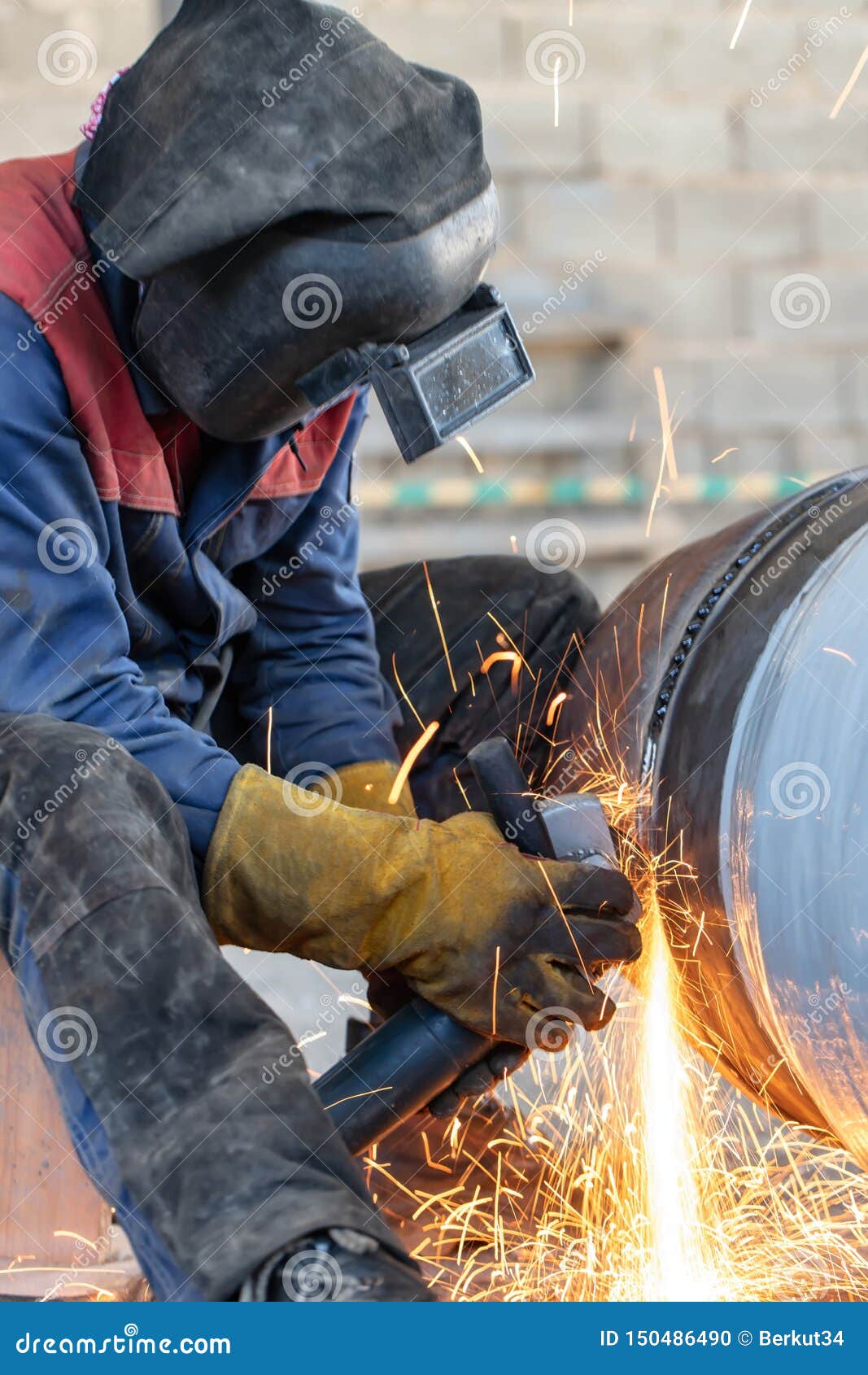 Butt Weld Of Welding Of A Pipeline DN50 To A Tee And A Pipe. Oil And