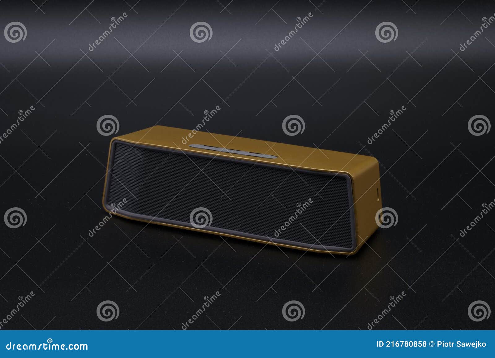 speaker electronica metal plastic gold gray