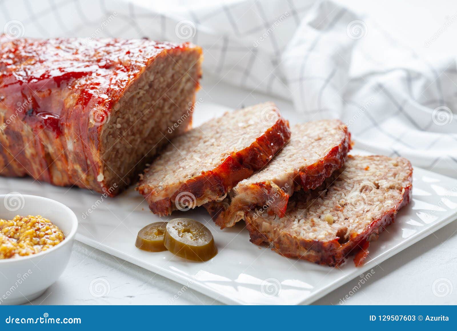 Speck Eingewickelter Rinderhackfleisch-Hackbraten Mit Kohl Und Bulgur ... Speck Eingewickelter Rinderhackfleisch-Hackbraten Mit Kohl Und Bulgur ...