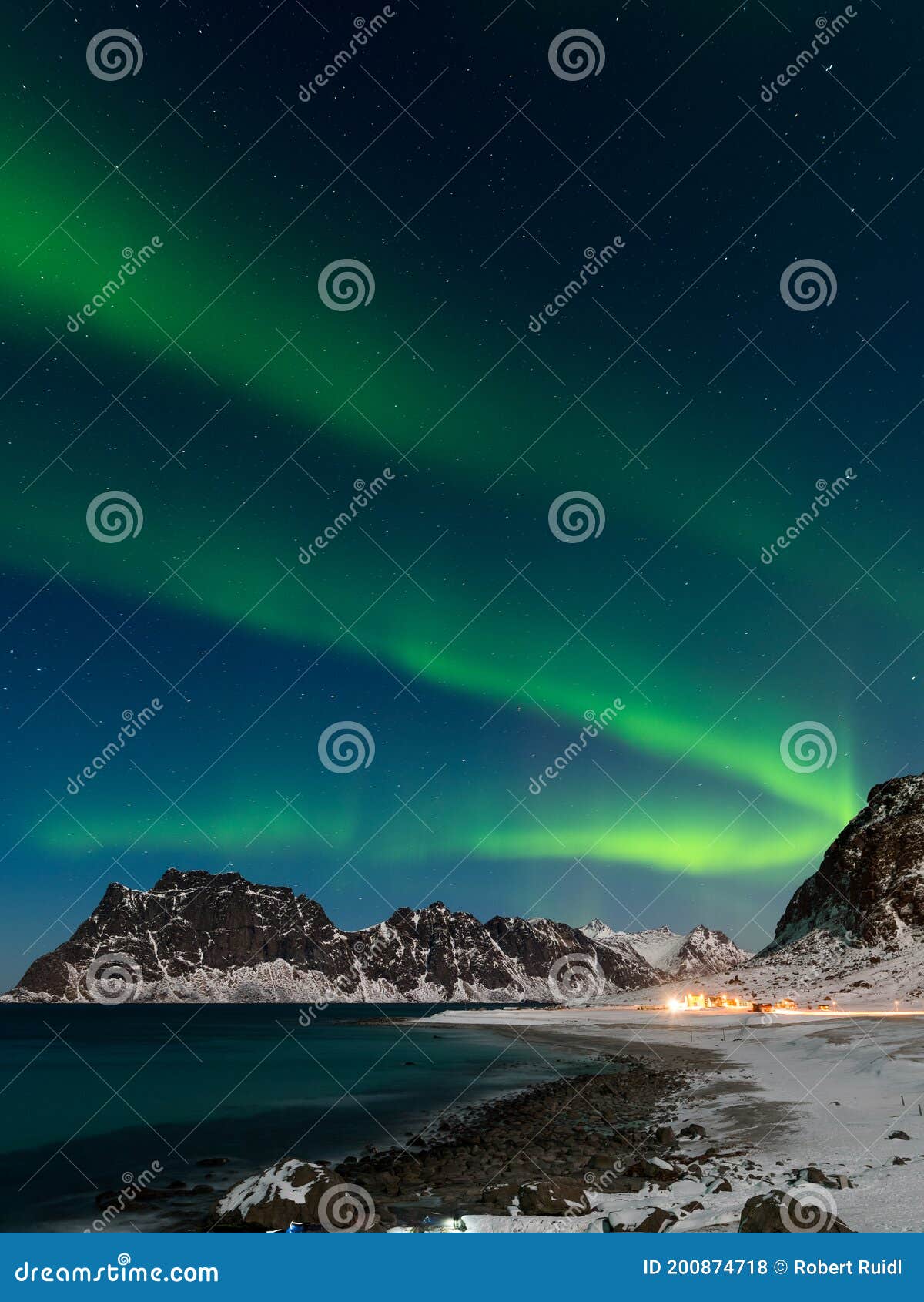 Spectacular Dancing Green Strong Northern Lights Over The Famous Round