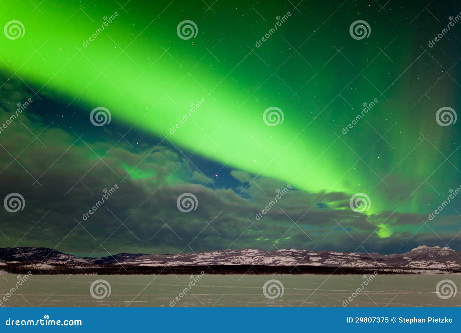 intense band of northern lights in northern winter