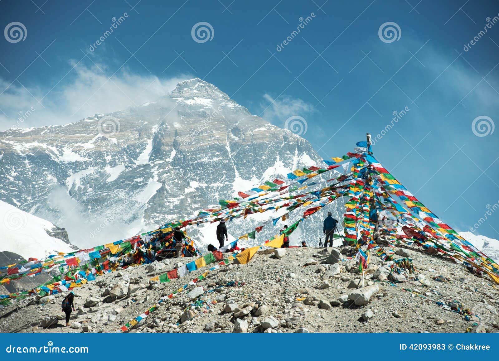 spectacular mountain scenery on the mount everest base camp