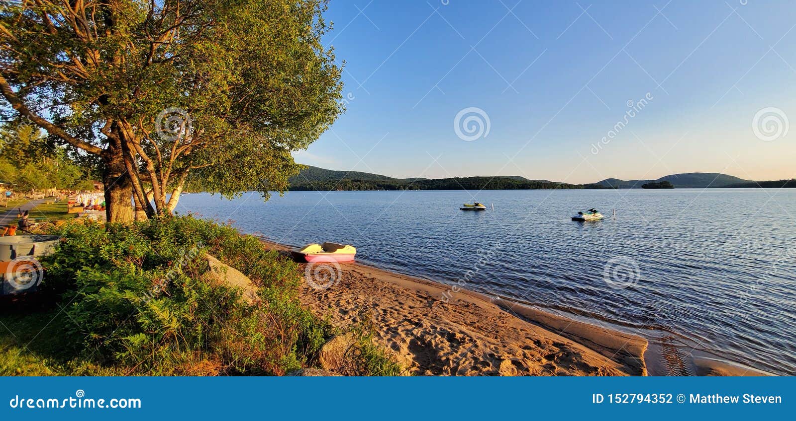 Speculator, NY stock photo. Image of lake, wave, jetskies 152794352