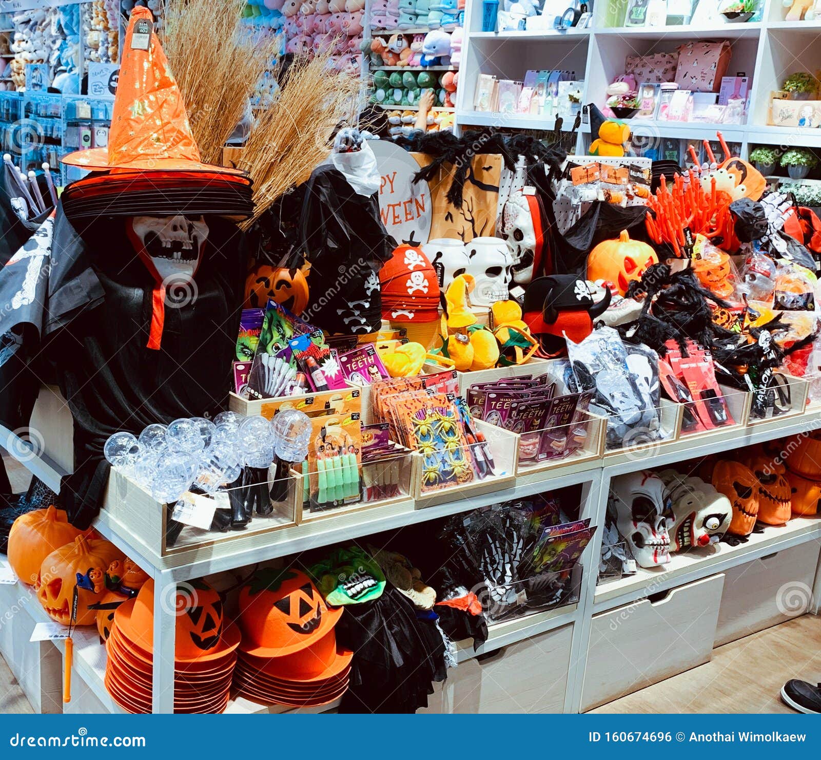 Vader Authenticatie Franje Speelgoedwinkel Halloween, Vintage Toy in Big C Supercentenkamer  Redactionele Foto - Image of oktober, baby: 160674696