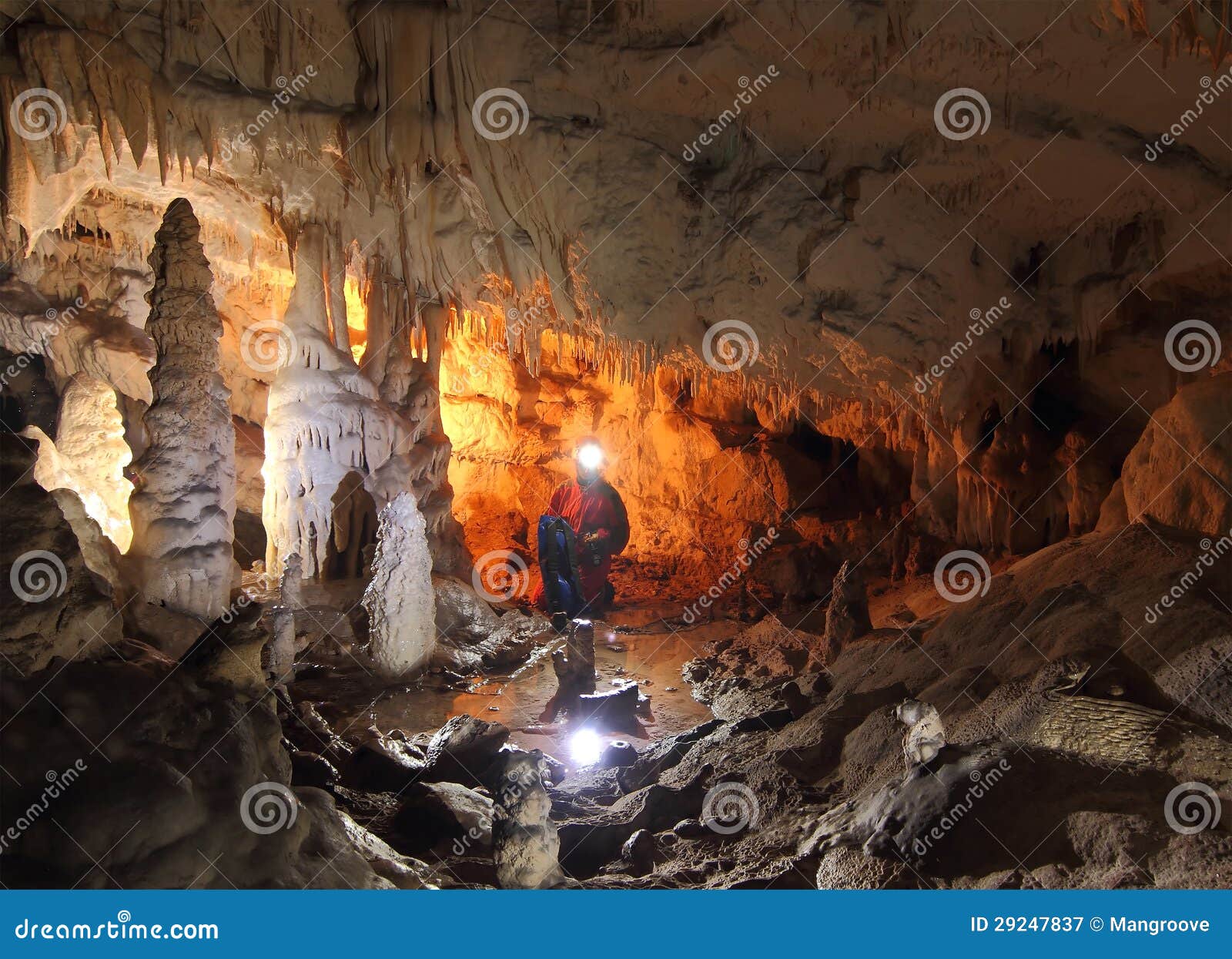 speleologist exploring the cave