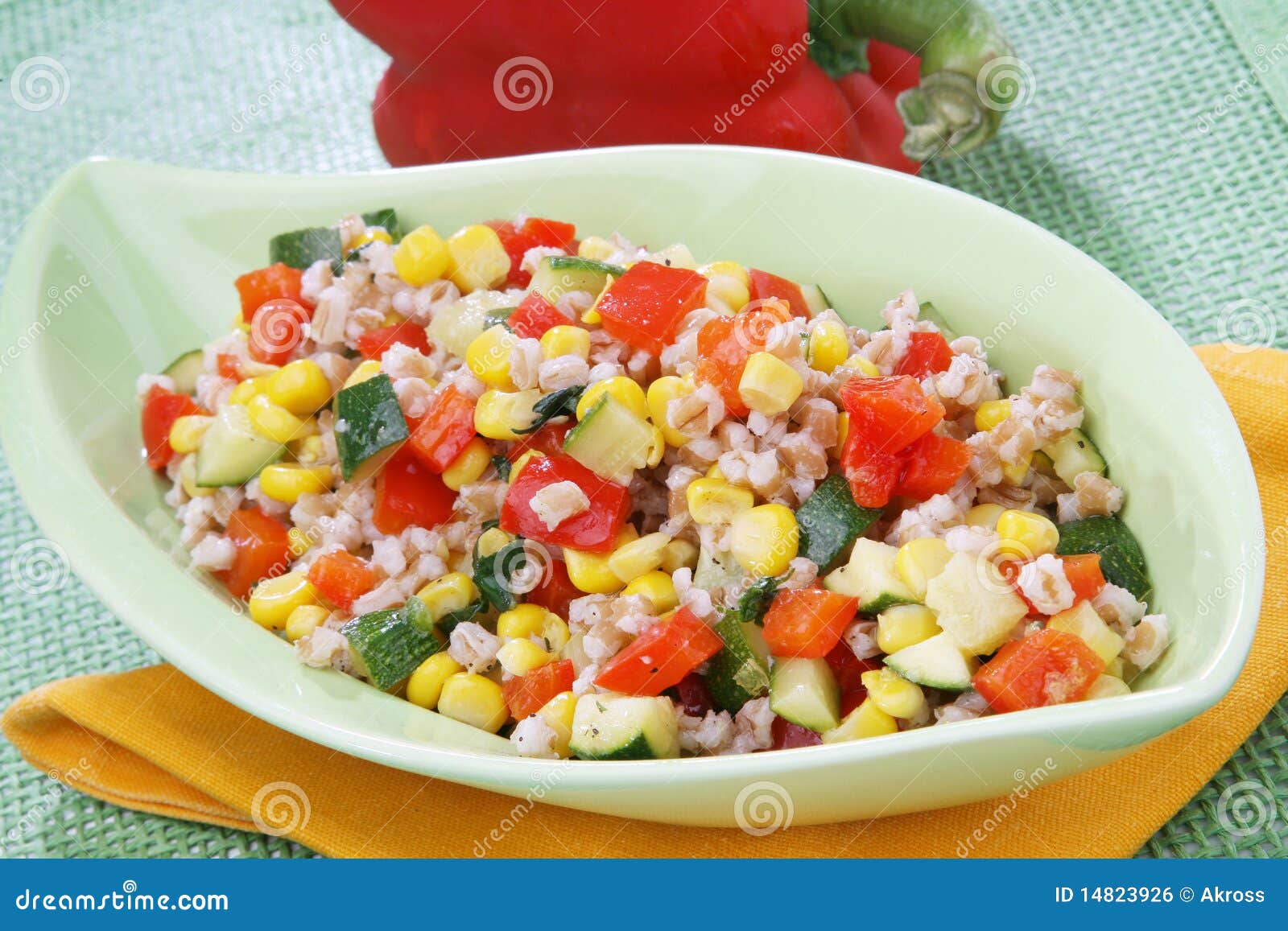 spelled salad with vegetables